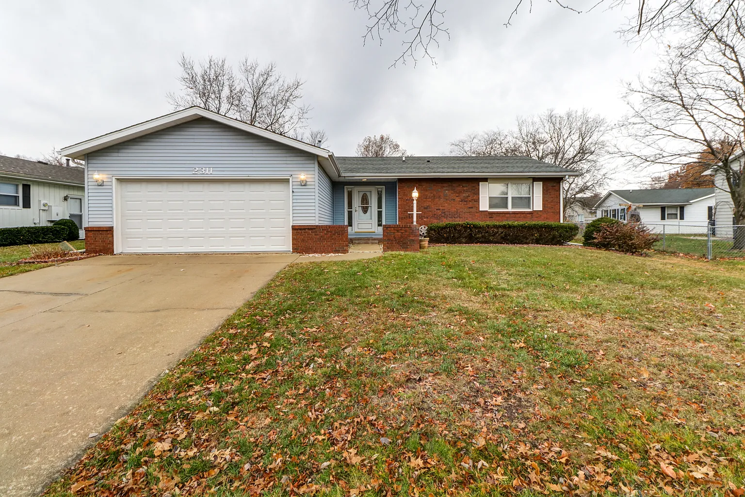 2311 Clover Ln photo 1