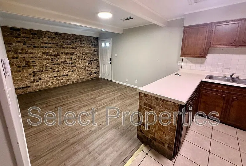 1 bed, 1.0 bath, 500 sqft, $750 — Photo 2