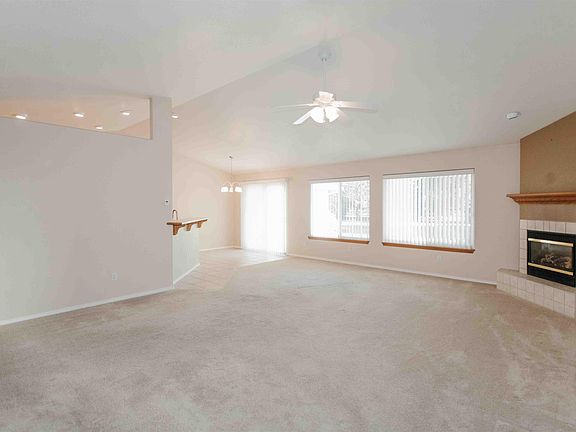 3rd image of 2806 Bluebell Ct