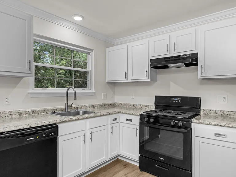 1392 Langholm Dr — Photo 8
