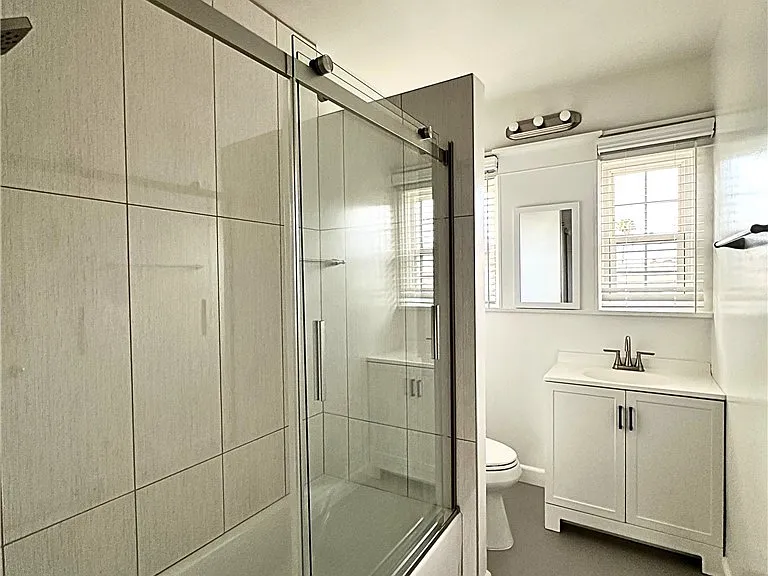 4656 Oakwood Ave — Photo 10