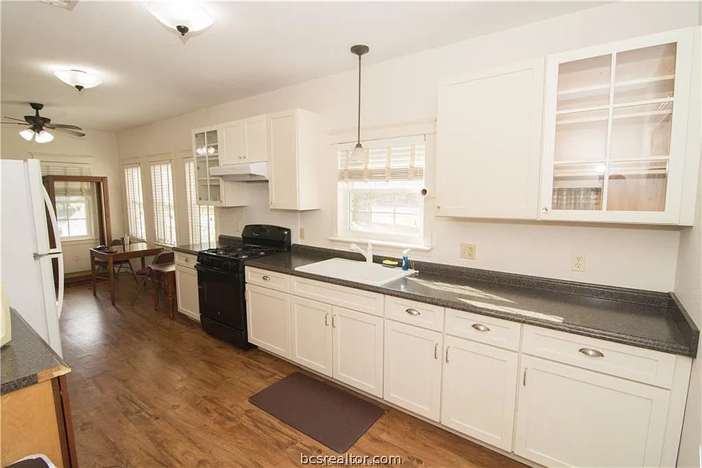 1 bed, 572 sqft, $895 — Photo 2