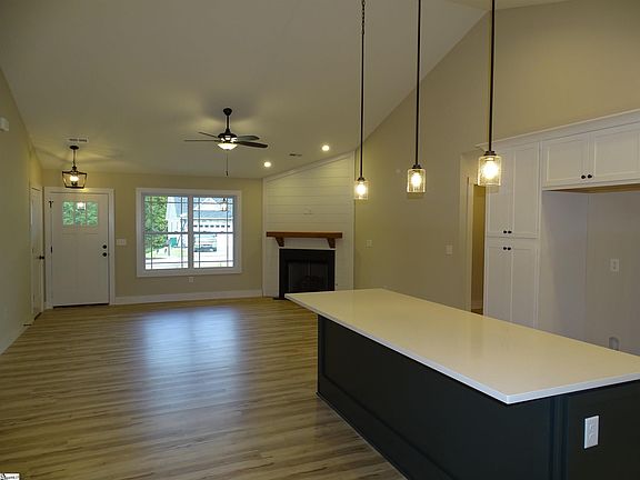 5th image of 555 Canewood Ln