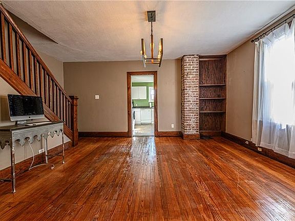 4th image of 708 Arlington Ave