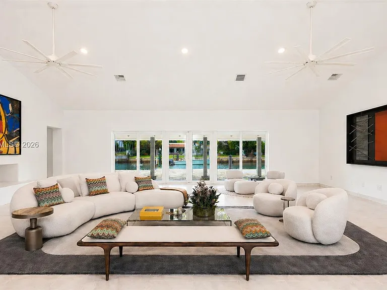 141 Cape Florida Dr — Photo 3
