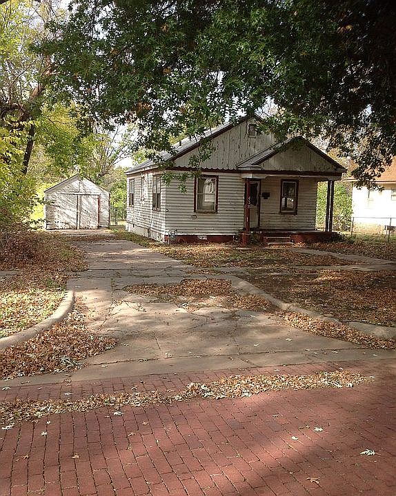 438 S Lake St, Ponca City, OK 74601 Zillow