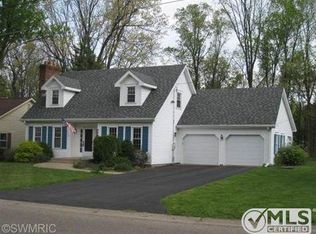 605 N Dr W, Marshall, MI 49068