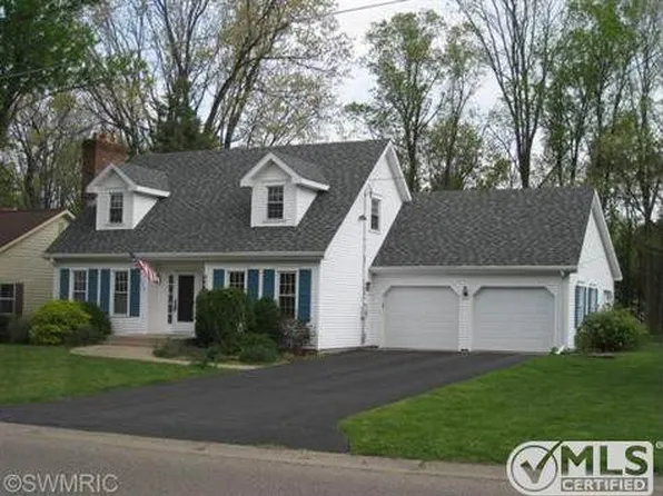 605 N Dr W, Marshall, MI 49068