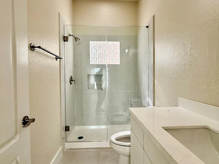 1323 Rosewood St — Photo 7