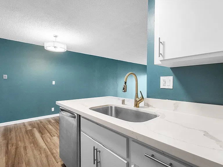 960 Shorepoint Ct #205 — Photo 5