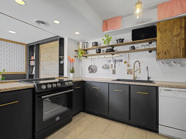 218 Harpers Mill Ct, Hermitage, TN 37076