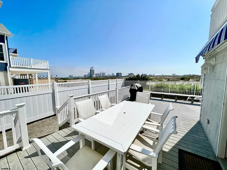 24 Ocean Dr W — Photo 19
