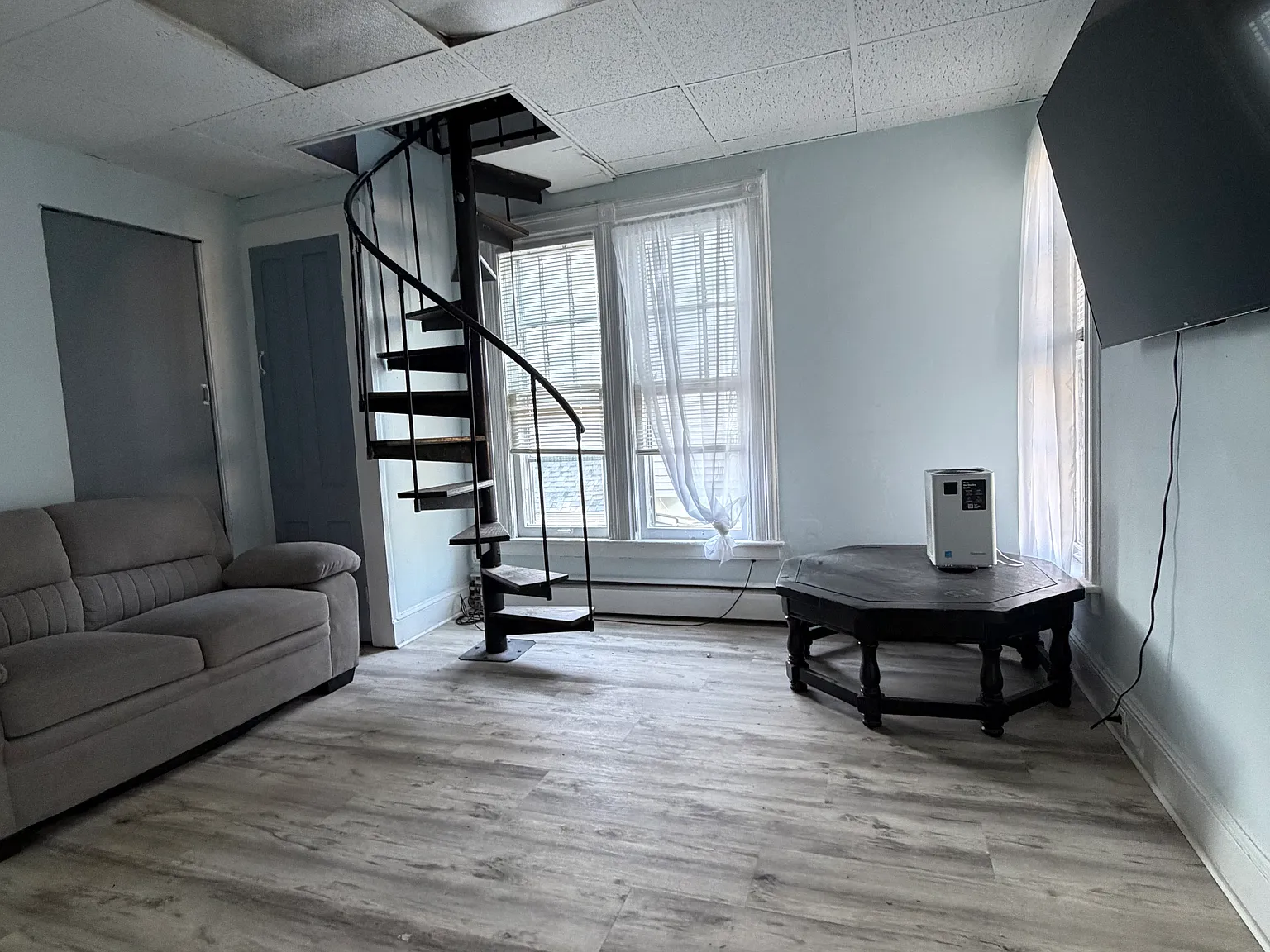 3 bed, 1200 sqft, $1,800 — Photo 2