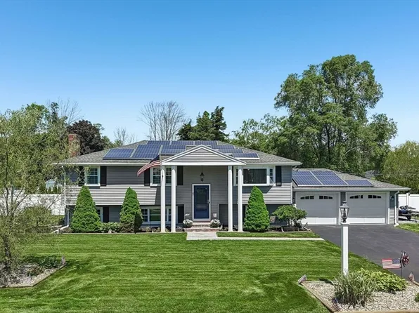 82 Concetta Dr, Bridgewater, MA 02324