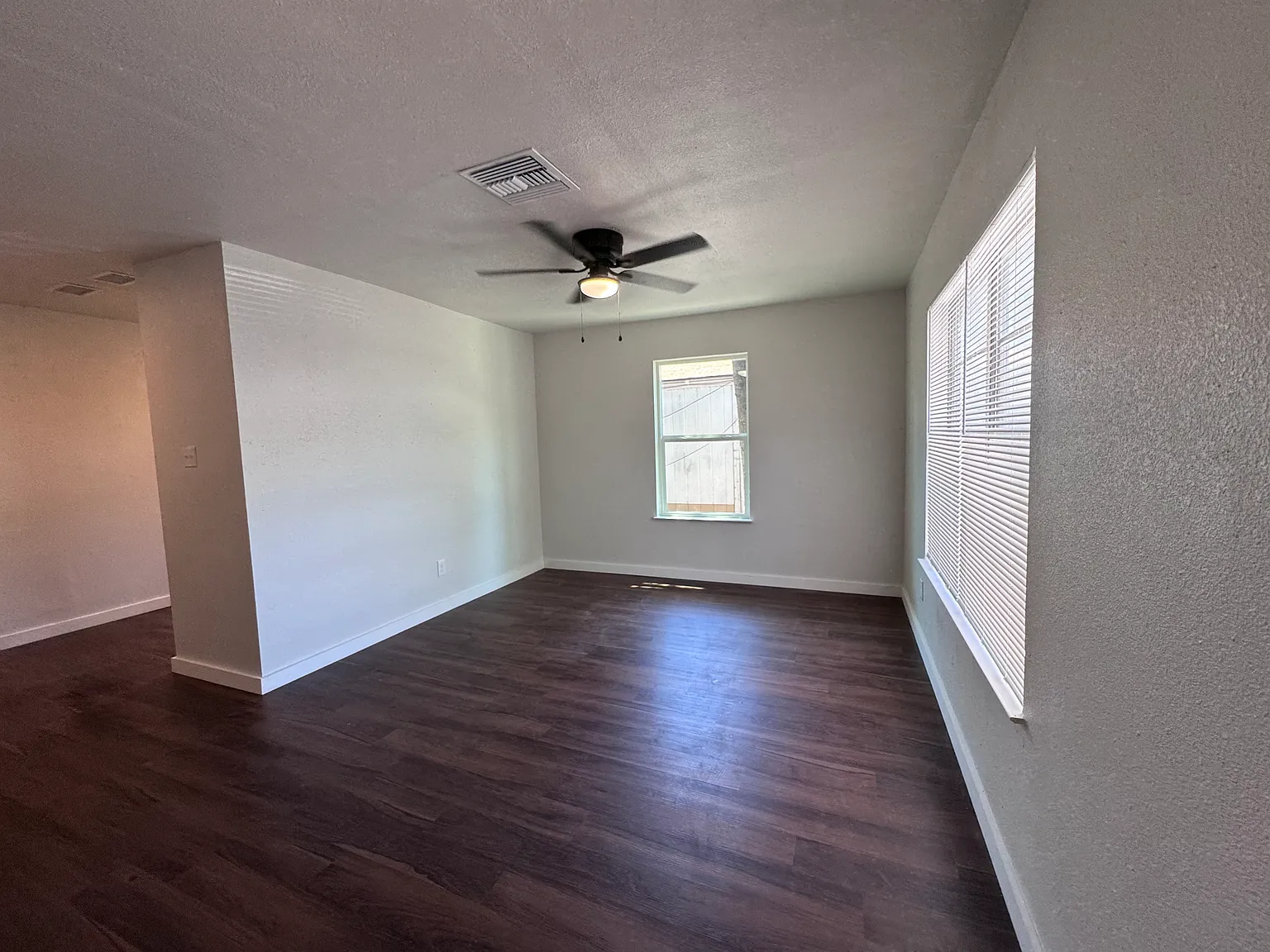 2 bed, 810 sqft, $1,400 — Photo 3