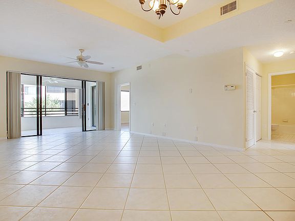 5th image of 937 Oak Harbour Drive #937