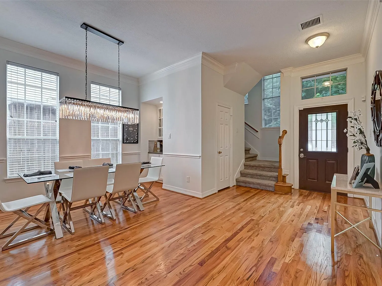 3 bed, 2.5 bath, 2465 sqft, $2,600 — Photo 4