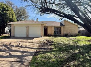 113 Suttonwood Dr, Fort Worth, TX 76108