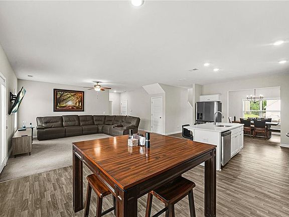 5th image of 409 Splash Pointe
