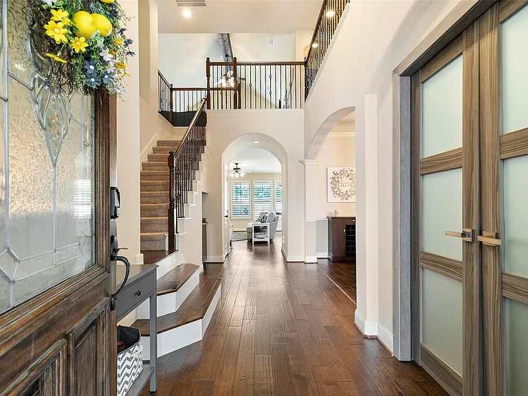 1007 Charleston Ln — Photo 2