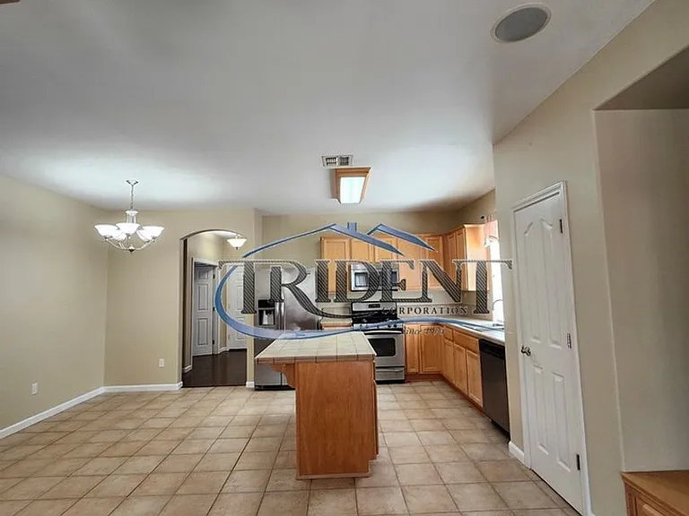 1715 Shoreline Dr — Photo 11