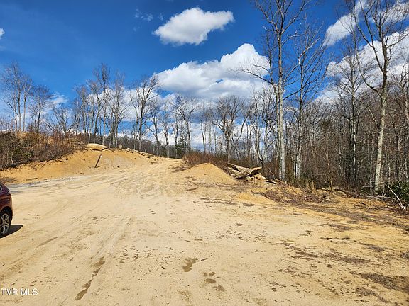 5th image of 174 Teaberry Rd
