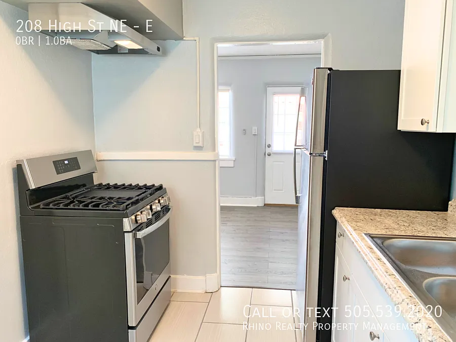 Welcome to Alhambra Court! Studio, 1 Bath! — Photo 4