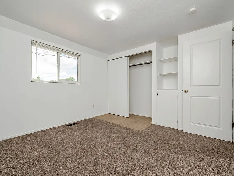 8228 S 1750 W — Photo 11