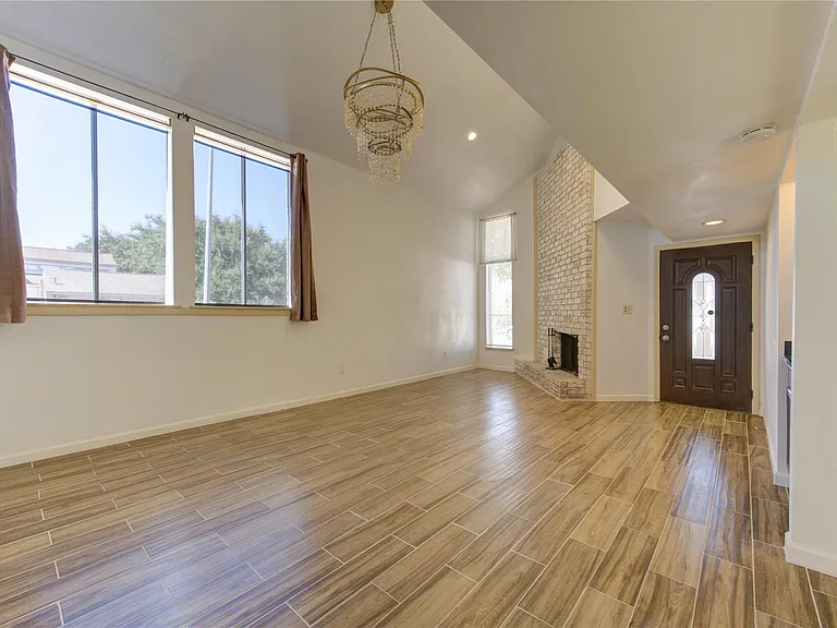 4403 Willow Beach Dr — Photo 4