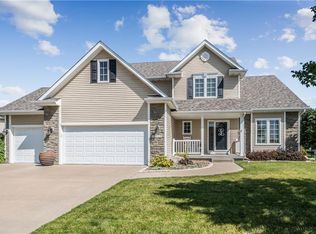 15715 Winston Ave, Urbandale, IA 50323