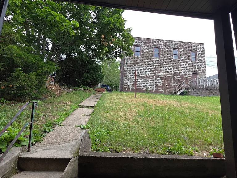 517 Brownsville Rd — Photo 4
