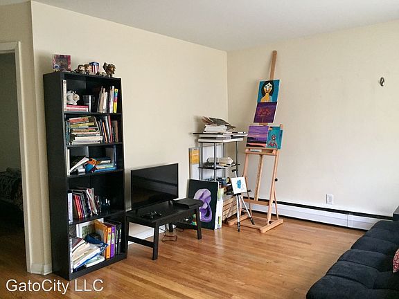 5th image of 1579 N Farwell Ave APT 109