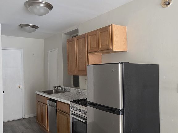 4th image of 1710 2nd Ave Unit 3N