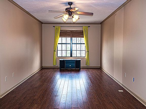 5th image of 15 Rivercreek Ln