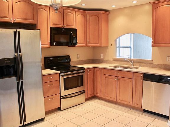 2nd image of 105 Toddsbury Ct