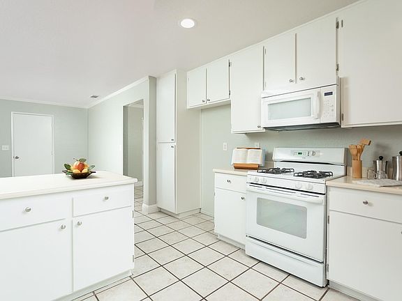 5th image of 6086 Kingwood Circle