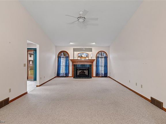 4th image of 785 Lawrence Dr