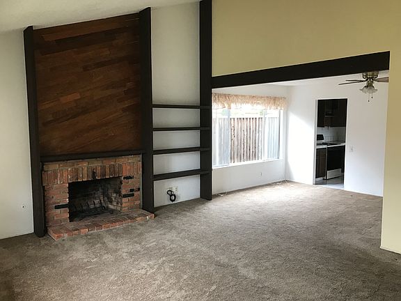 3rd image of 32512 Christine Dr