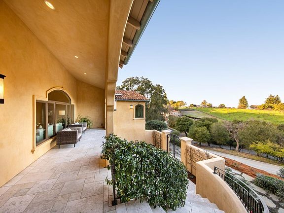 4th image of 26946 Dezahara Way