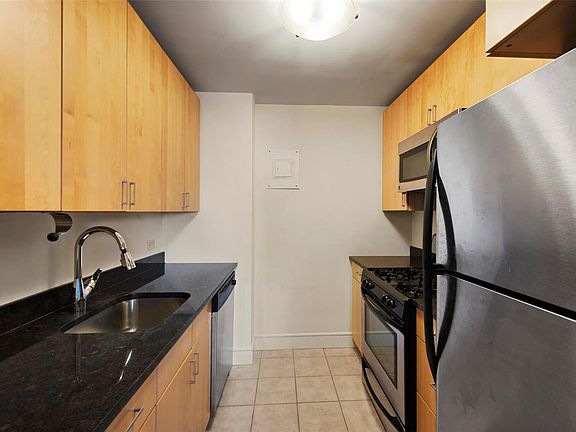 4th image of 210 N 17th St Unit 1111
