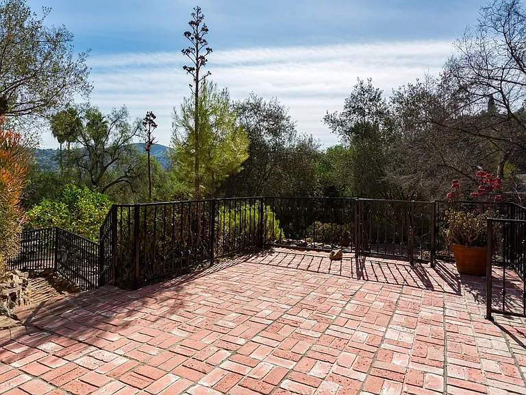 8873 Golf Dr — Photo 36