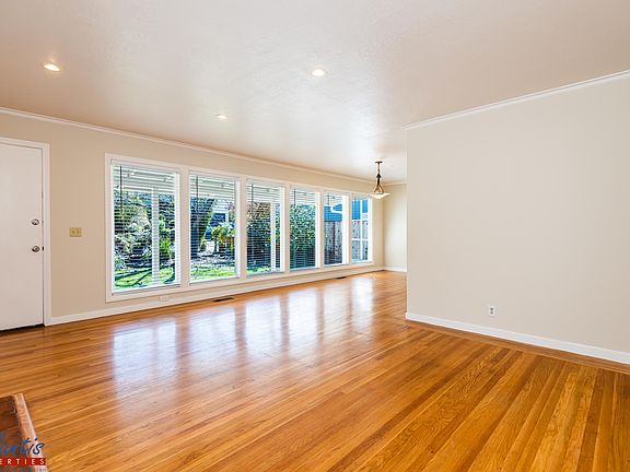 2nd image of 131 Oakview Dr