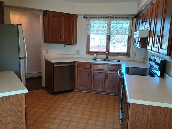 728 Colonial Cir #A, Faribault, MN 55021