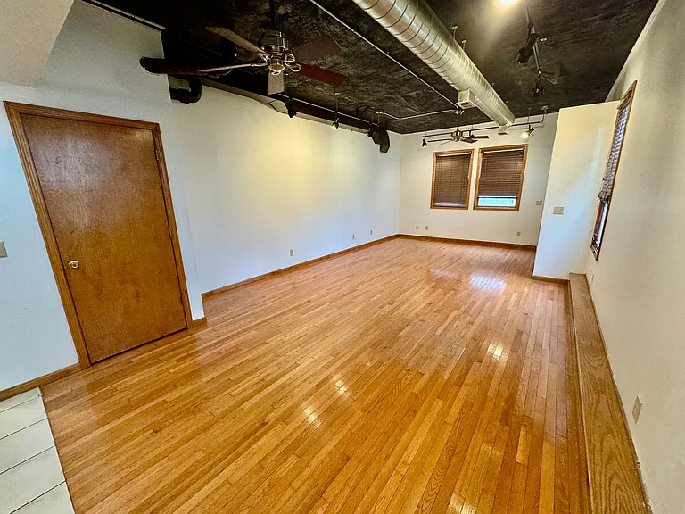 400 Perrin St — Photo 3