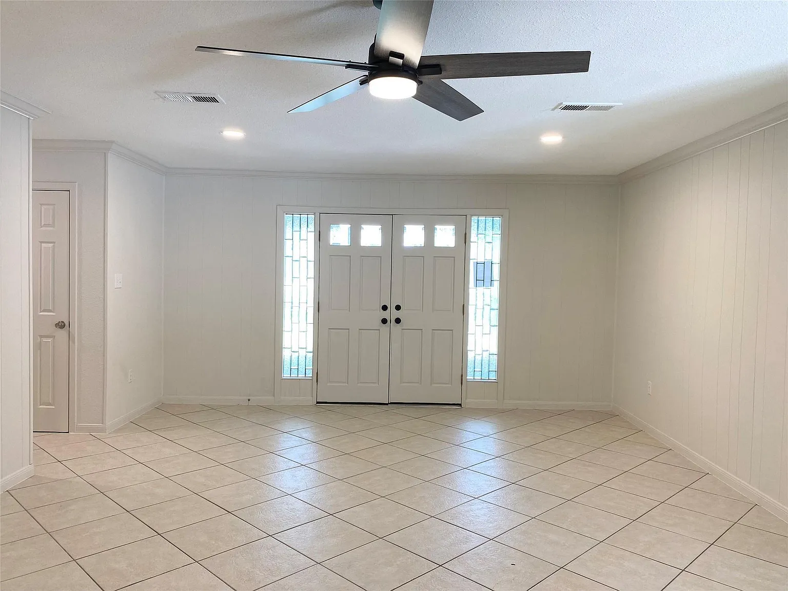 3 bed, 2.0 bath, 1576 sqft, $2,000 — Photo 4