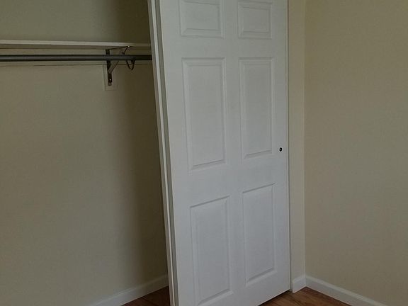 3rd image of 549 Allengrove St APT B