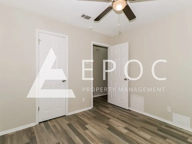 2208 Creekwood Dr — Photo 9