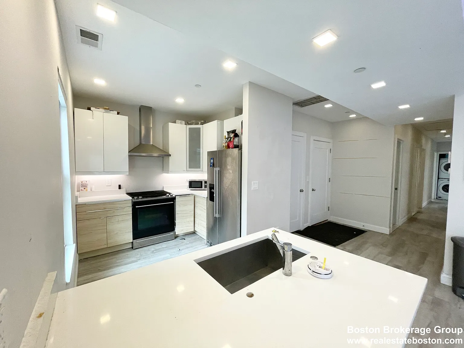 5 bed, 1500 sqft, $8,200 — Photo 2