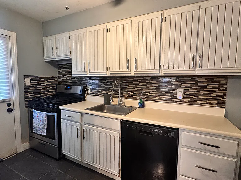 5816 Cedonia Ave — Photo 3