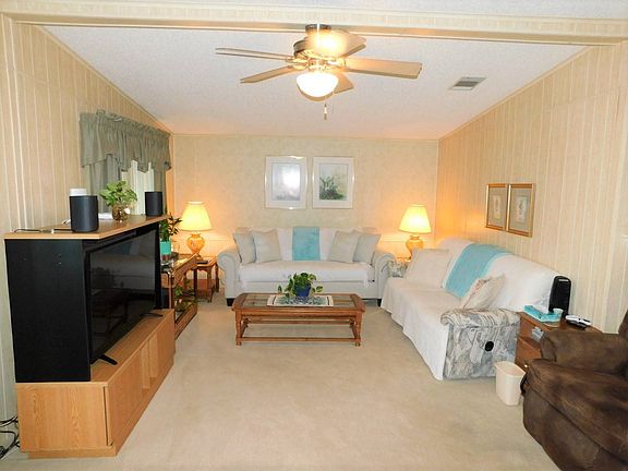 2nd image of 307 Lakeview Ln